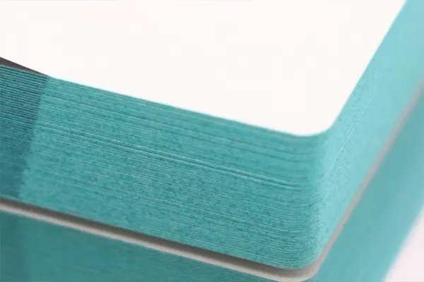 حواف مذهبة زرقاء