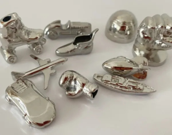 قطع لعبة معدنية