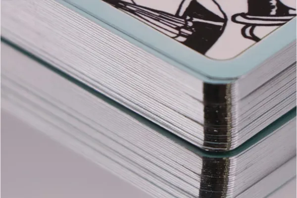 حواف مذهبة فضية